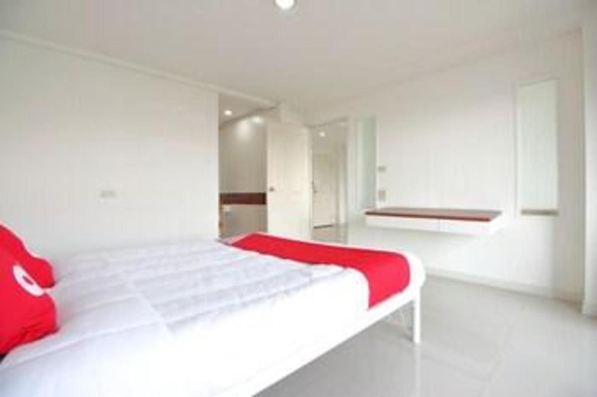 Super Oyo 498 Ladawan Villa Bangkok Exterior photo