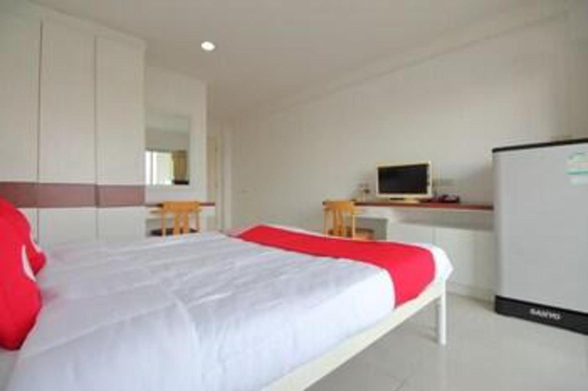 Super Oyo 498 Ladawan Villa Bangkok Exterior photo