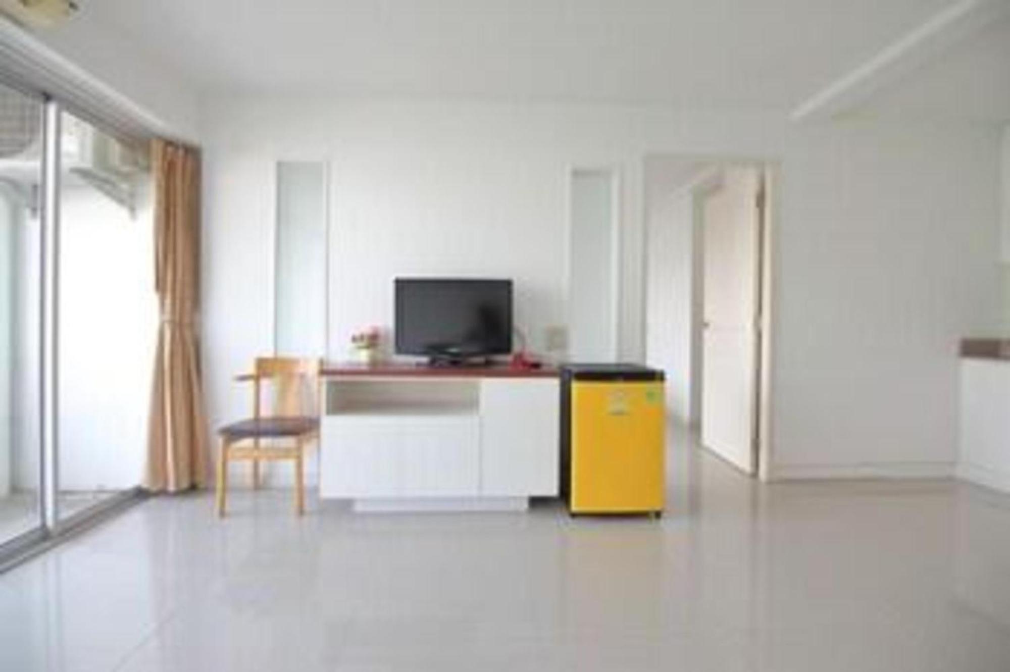 Super Oyo 498 Ladawan Villa Bangkok Exterior photo