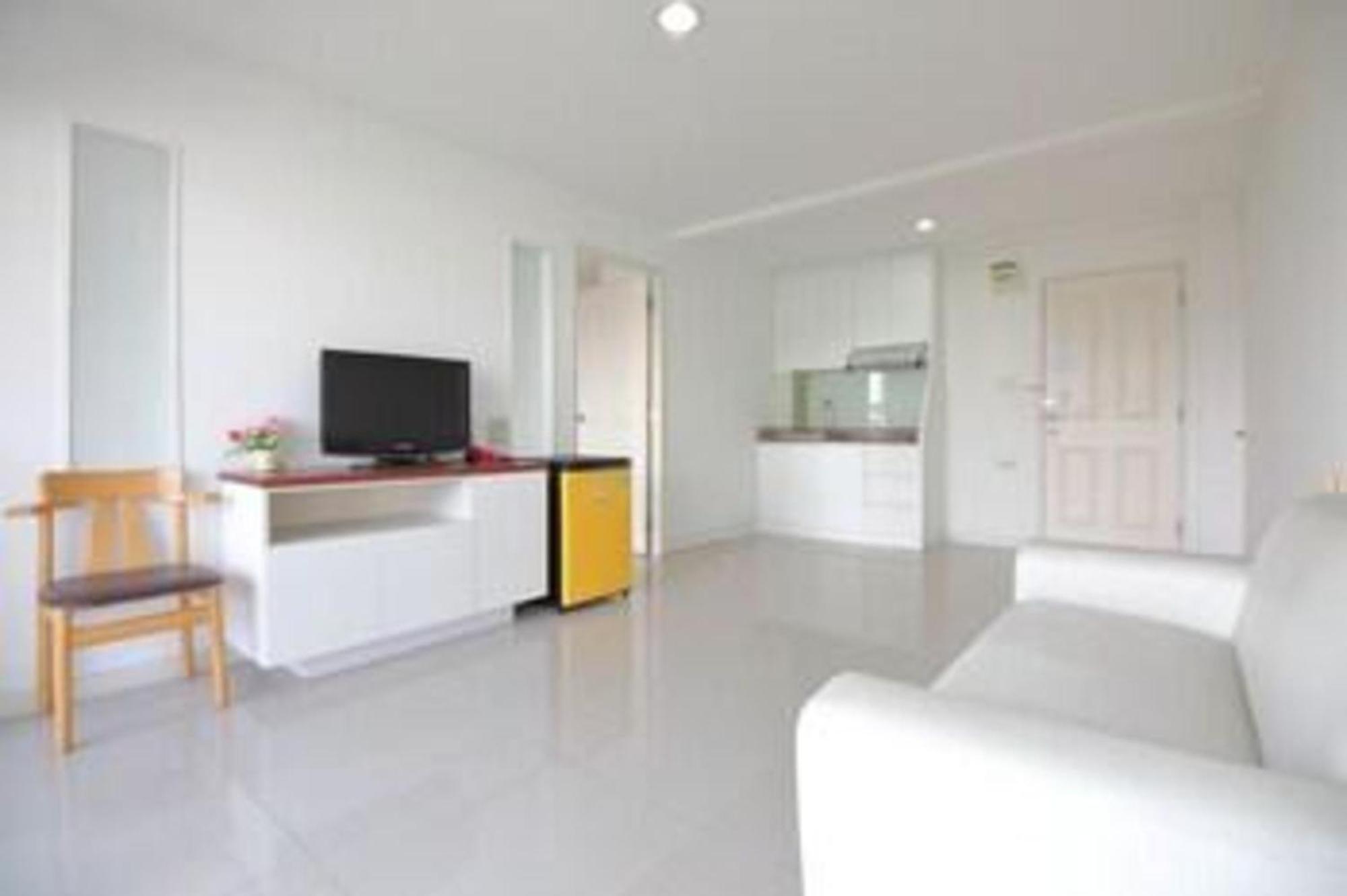 Super Oyo 498 Ladawan Villa Bangkok Exterior photo