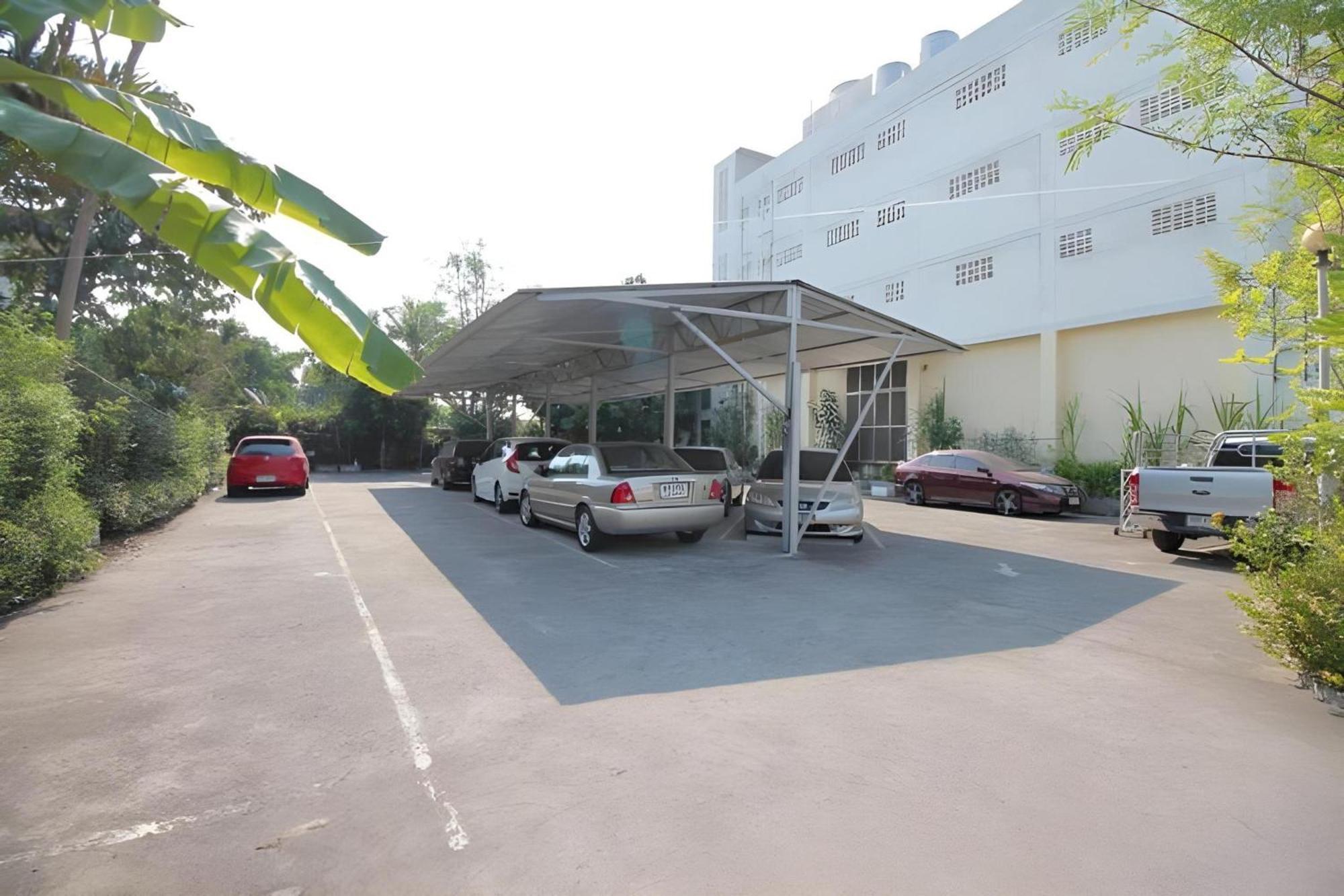 Super Oyo 498 Ladawan Villa Bangkok Exterior photo